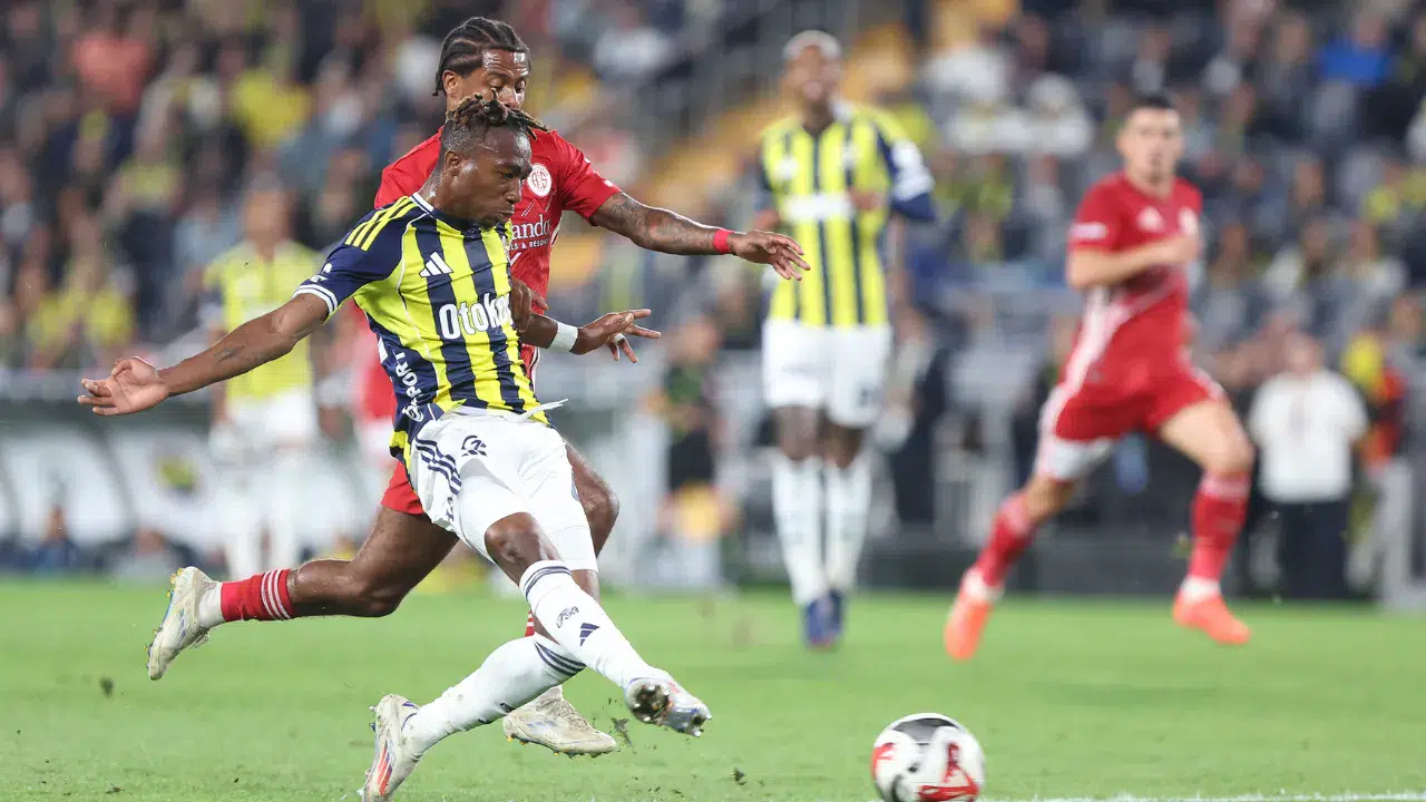 Fenerbahçe iki golle moral buldu